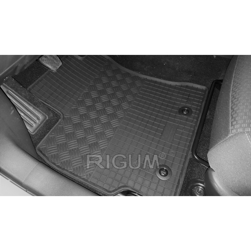 GUMENI TEPISI TOYOTA COROLLA 13-