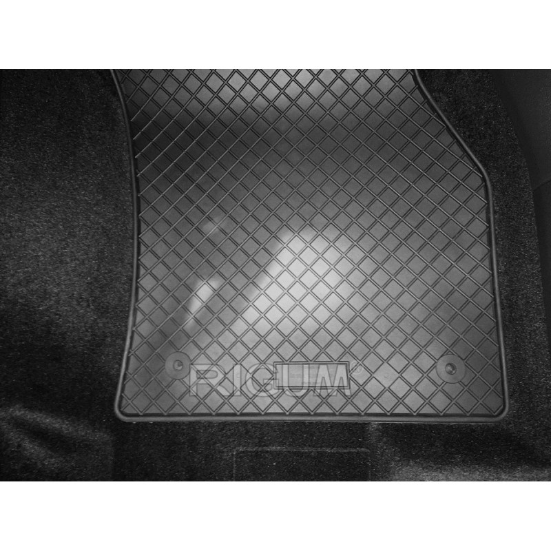 GUMENI TEPISI ŠKODA KAROQ 17- DESIGN