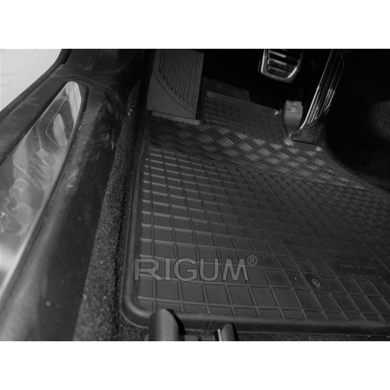 GUMENI TEPISI ALFA ROMEO GIULIA 4x4 16-/20- automat