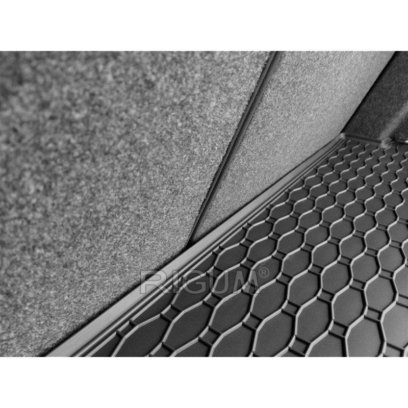 GUMENI TEPISI PRTLJAŽNIK SEAT ARONA 17-