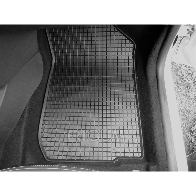 GUMENI TEPISI DACIA SANDERO 13-/LOGAN 13-