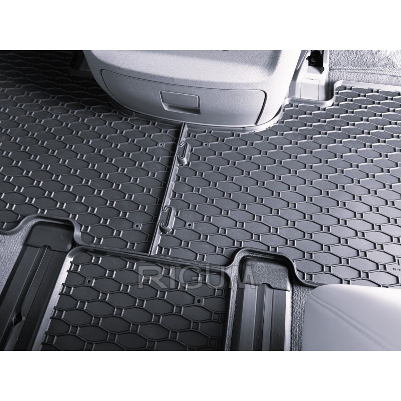 GUMENI TEPISI HYUNDAI STARIA 2. + 3. red 7mj 2022-