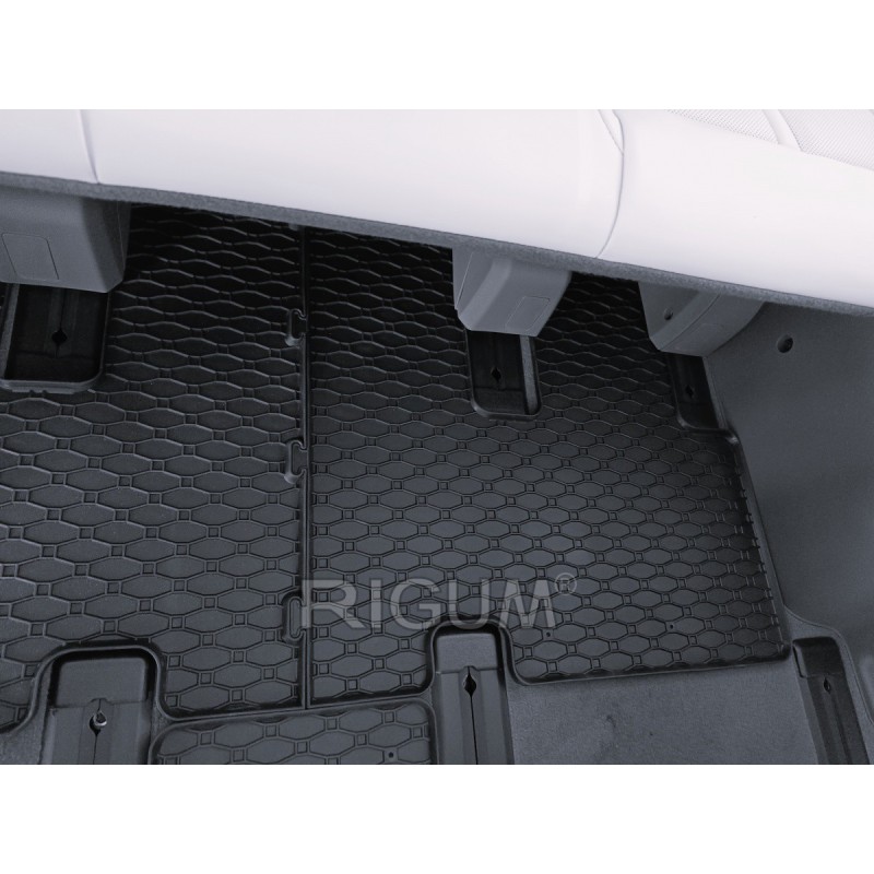 GUMENI TEPISI HYUNDAI STARIA 2. + 3. red 7mj 2022-